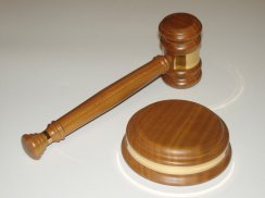 Kladivo určené pro aukce a soudce - AK3Z