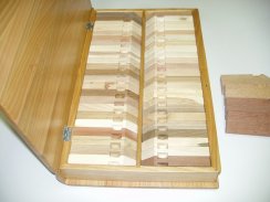 Velký a luxusní vzorkovník dřevin - kniha EV4T
